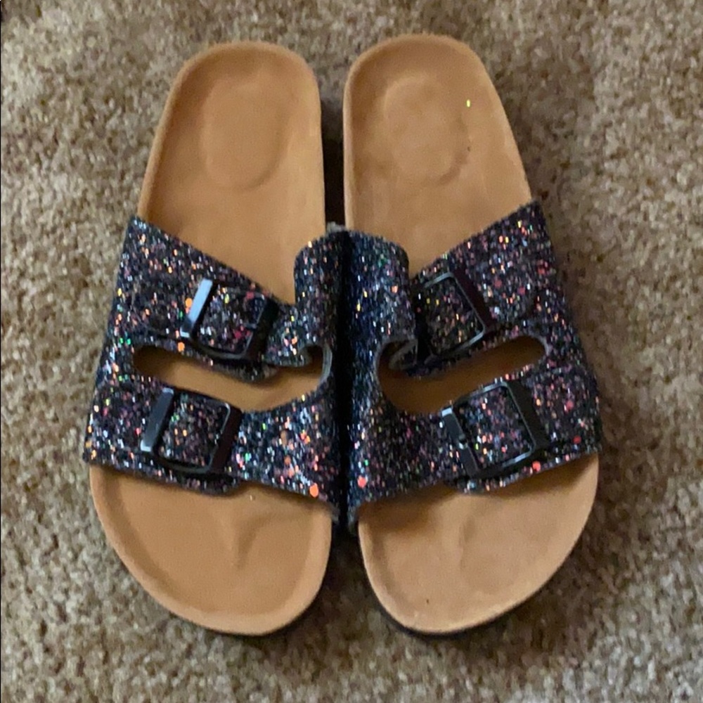 Sandals - Picture 2 of 3